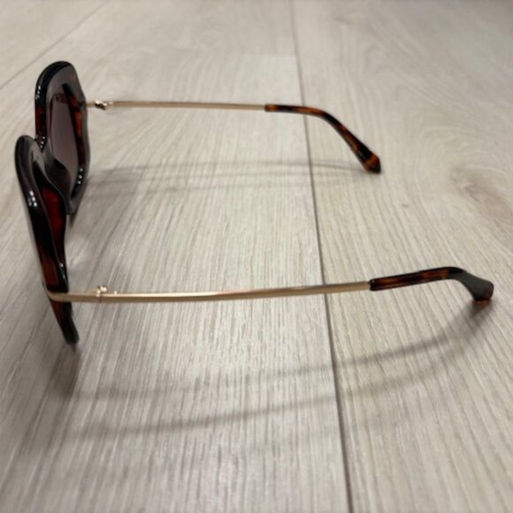 Lily Pulitzer Sunglasses - Picture 5 of 10